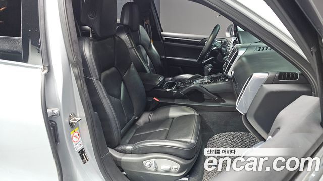 Porsche Cayenne 2011 — photo 10