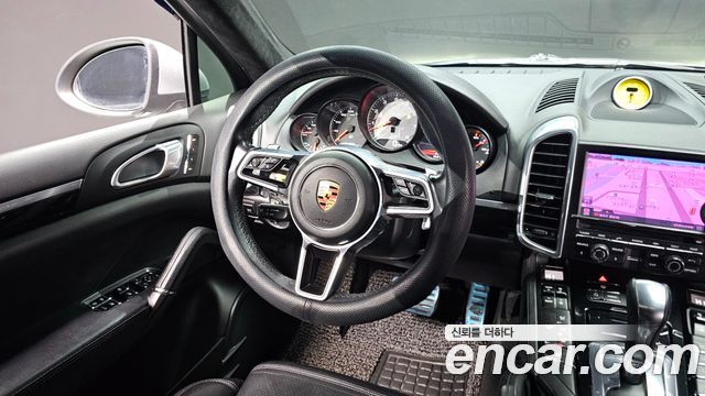 Porsche Cayenne 2011 — photo 13