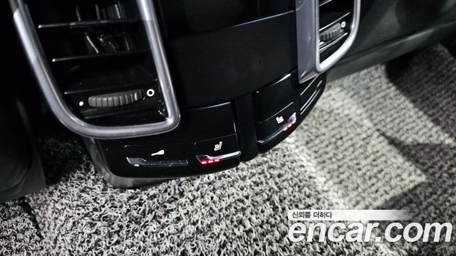 Porsche Cayenne 2011 — photo 18