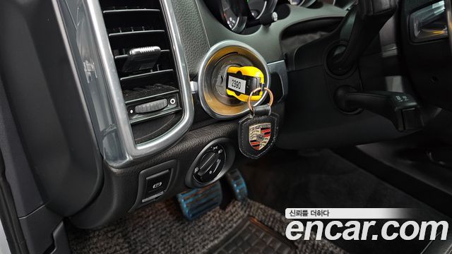 Porsche Cayenne 2011 — photo 20