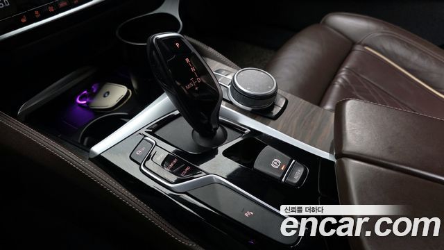 BMW 5-Series 2020 — photo 9
