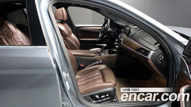 BMW 5-Series 2020 — photo 10