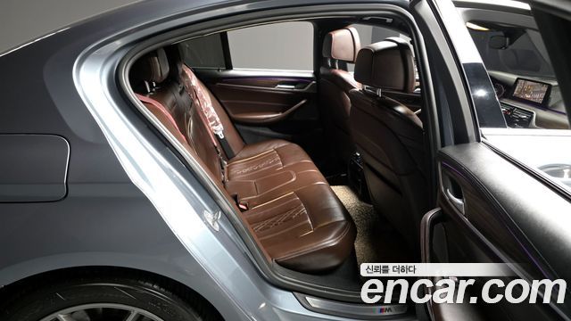 BMW 5-Series 2020 — photo 12
