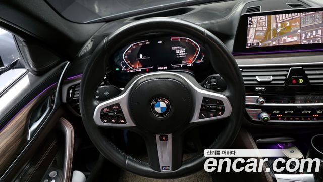 BMW 5-Series 2020 — photo 13