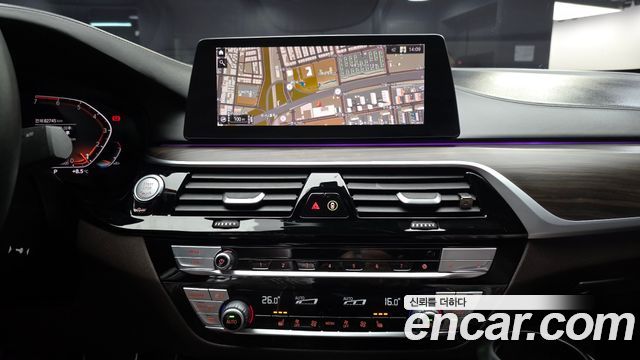 BMW 5-Series 2020 — photo 15