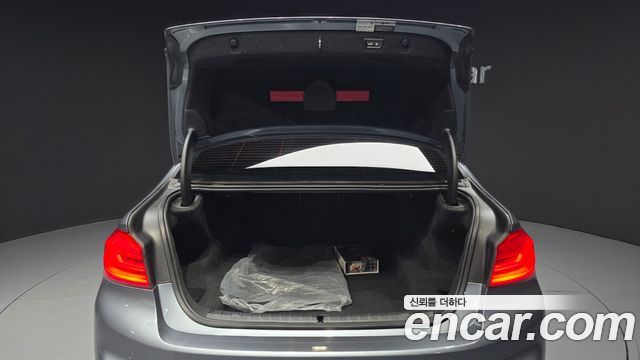 BMW 5-Series 2020 — photo 19