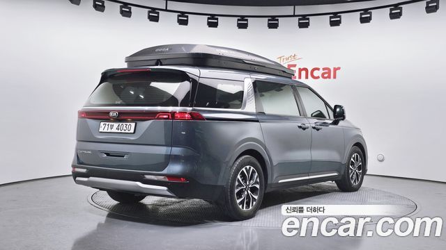 Kia Canival 2021 — photo 2