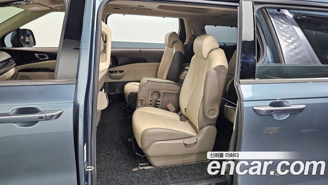 Kia Canival 2021 — photo 11