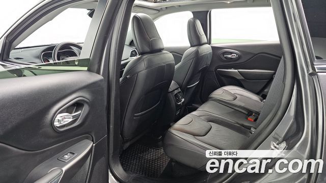 Jeep Cherokee 2021 — photo 12
