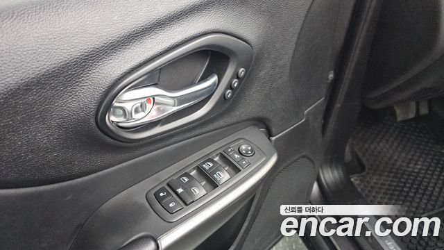 Jeep Cherokee 2021 — photo 17