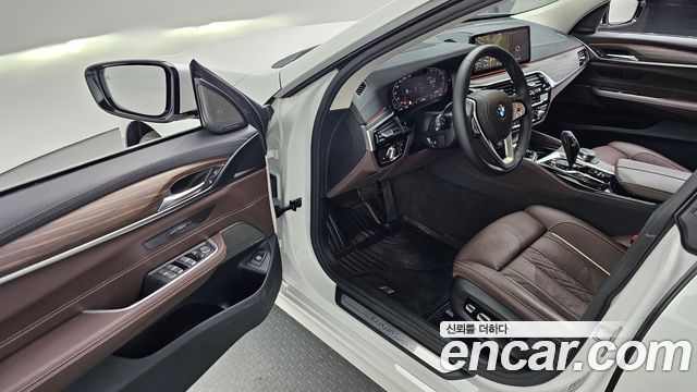 BMW Gran Turismo 2023 — photo 11