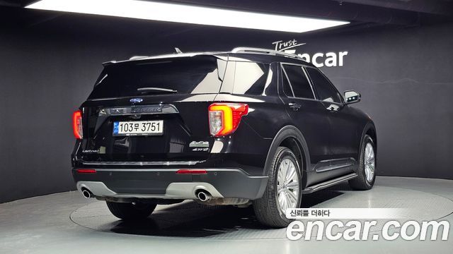 Ford Explorer 2022 — photo 2