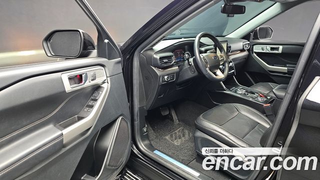 Ford Explorer 2022 — photo 11