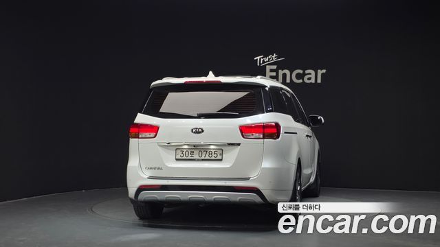 Kia Canival 2017 — photo 4