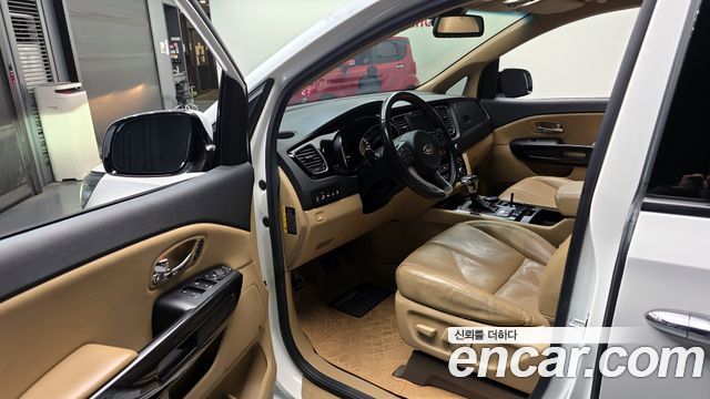 Kia Canival 2017 — photo 10
