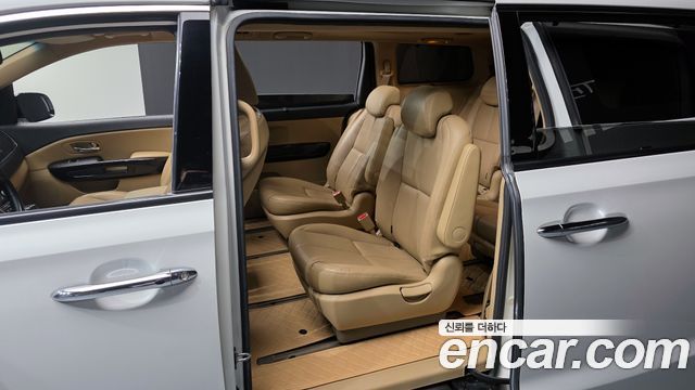Kia Canival 2017 — photo 11