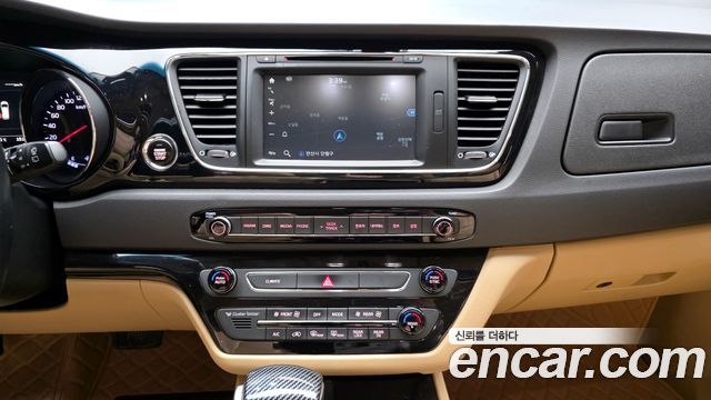 Kia Canival 2017 — photo 16