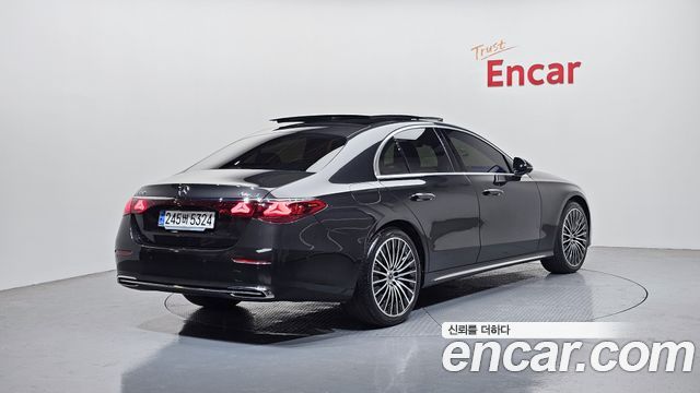 Mercedes-Benz E-Class 2024 — photo 2