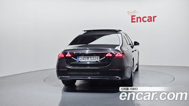 Mercedes-Benz E-Class 2024 — photo 4