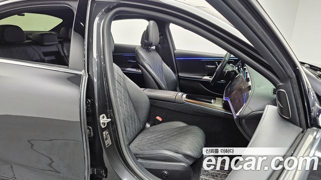 Mercedes-Benz E-Class 2024 — photo 12