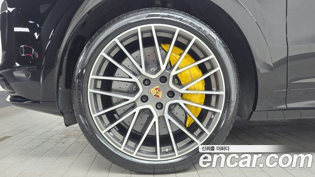 Porsche Cayenne 2023 — photo 5