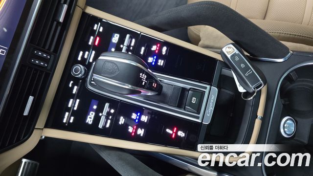 Porsche Cayenne 2023 — photo 9