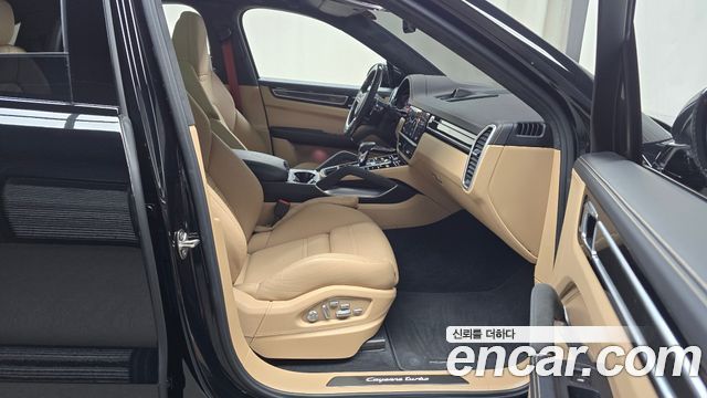 Porsche Cayenne 2023 — photo 11