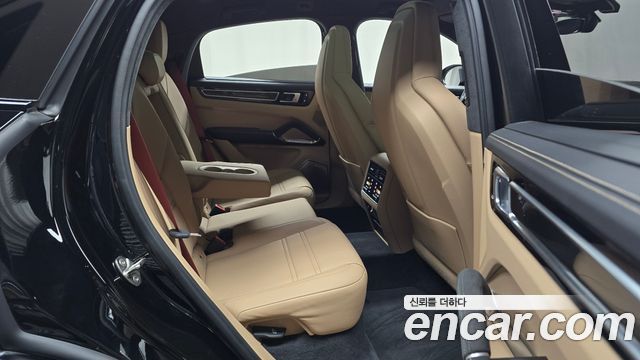 Porsche Cayenne 2023 — photo 12
