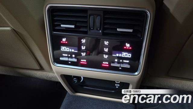 Porsche Cayenne 2023 — photo 19