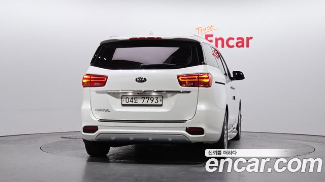 Kia Canival 2019 — photo 4