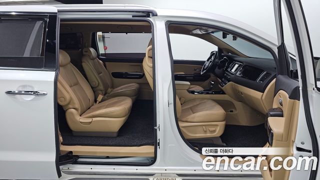 Kia Canival 2019 — photo 11