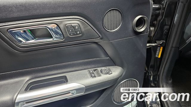 Ford Mustang 2016 — photo 16