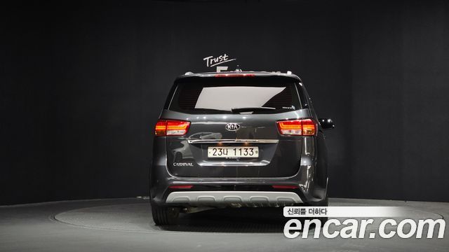 Kia Canival 2018 — photo 4