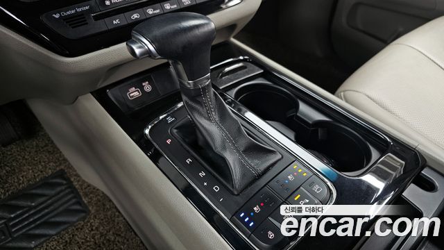 Kia Canival 2018 — photo 9