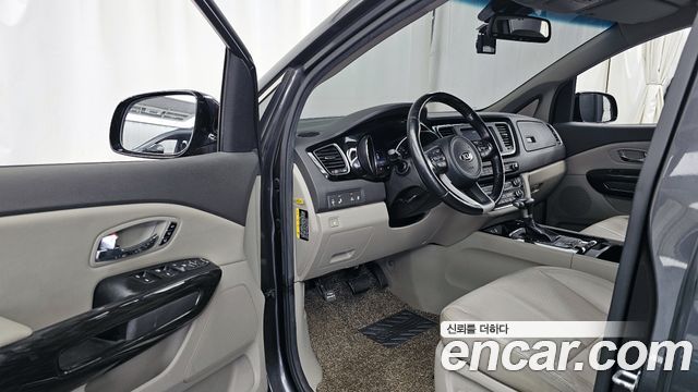 Kia Canival 2018 — photo 10
