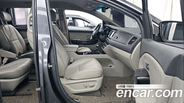 Kia Canival 2018 — photo 11