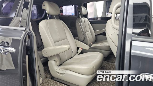 Kia Canival 2018 — photo 12