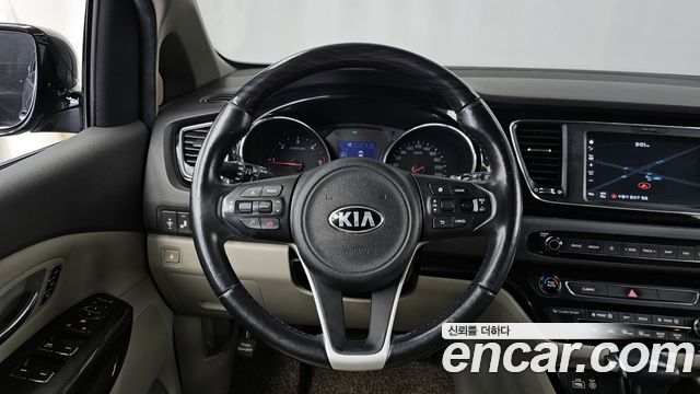 Kia Canival 2018 — photo 13