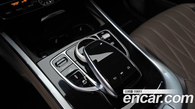 Mercedes-Benz G-Class 2021 — photo 17