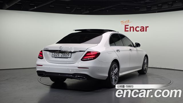 Mercedes-Benz E-Class 2017 — photo 2