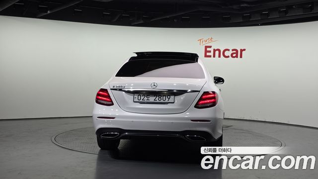 Mercedes-Benz E-Class 2017 — photo 4