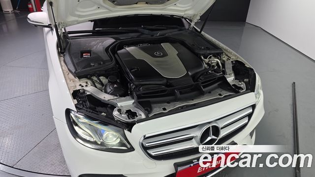 Mercedes-Benz E-Class 2017 — photo 6