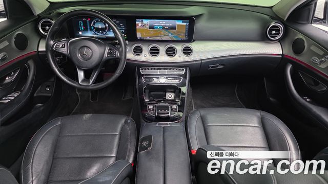Mercedes-Benz E-Class 2017 — photo 7