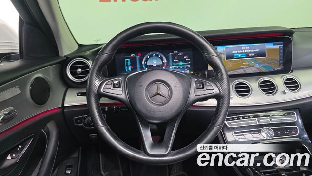 Mercedes-Benz E-Class 2017 — photo 13