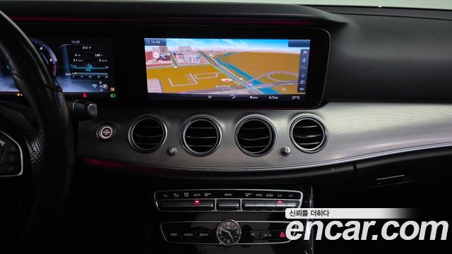 Mercedes-Benz E-Class 2017 — photo 14