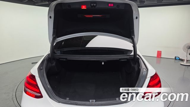 Mercedes-Benz E-Class 2017 — photo 20