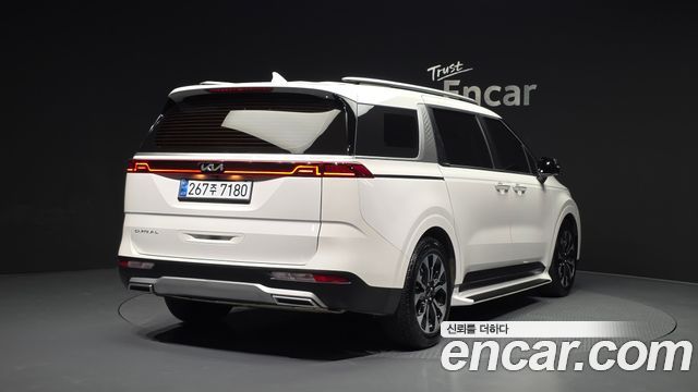 Kia Canival 2022 — photo 2