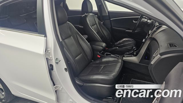 Hyundai i30 2015 — photo 11
