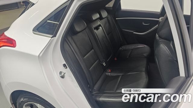 Hyundai i30 2015 — photo 12