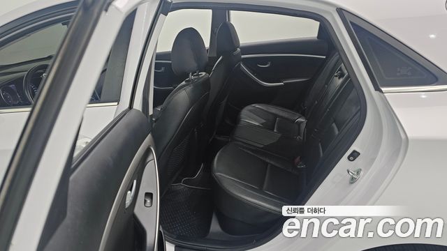 Hyundai i30 2015 — photo 13